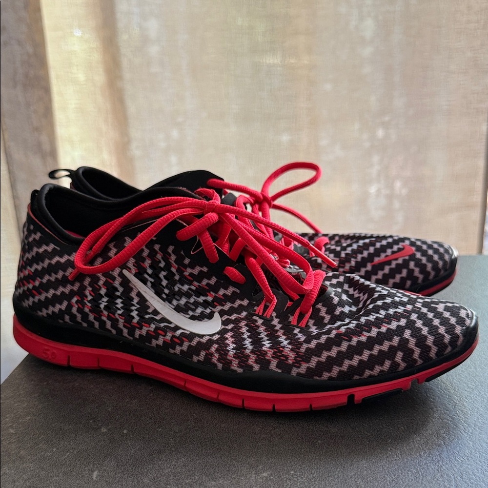 Nike Women’s Black and Red Athletic Shoes